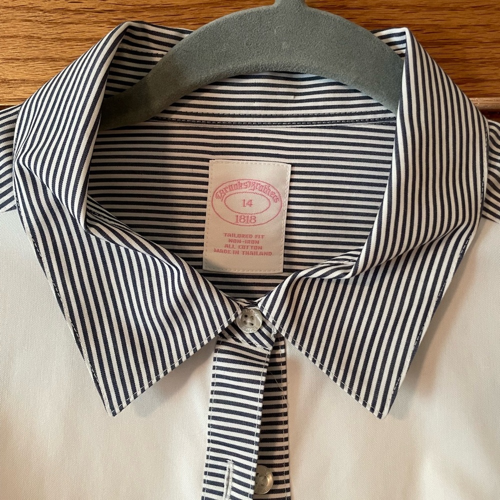 Brooks Brothers Black and White Fitted Button Down Shirt with Striped Collar 14